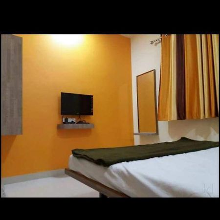 Vrundavan Hotel And Lodging Akalkot Buitenkant foto